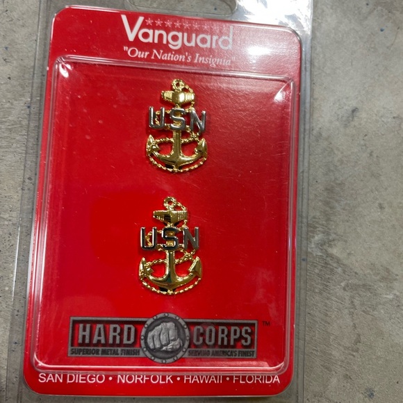 Vanguard United States Navy Lot of 4 pins NEW Military Anchor Star Shine - Picture 3 of 6